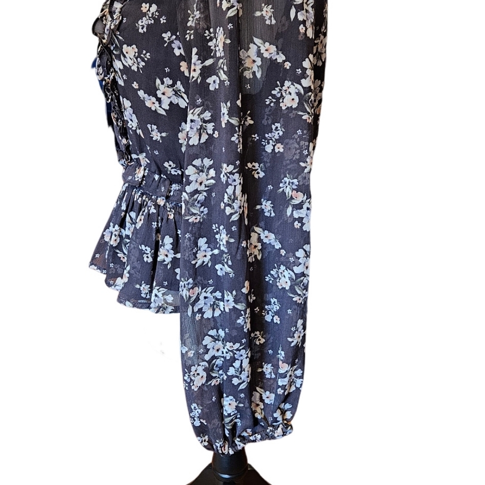 Aster Grey and Peach Floral Blouse - Picture 4 of 8